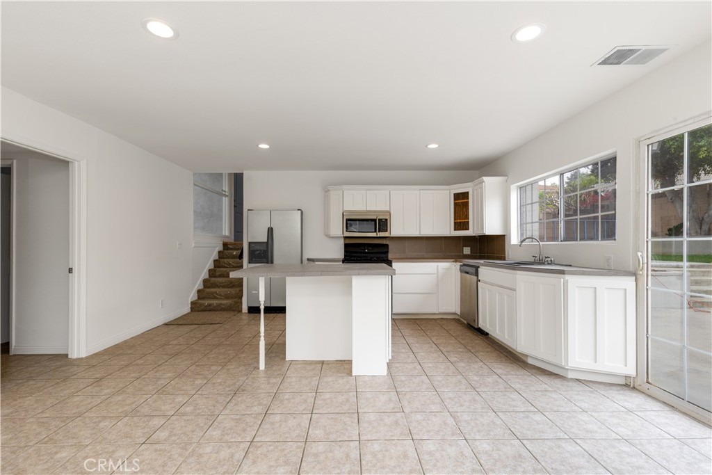 1635 N Greycastle Avenue