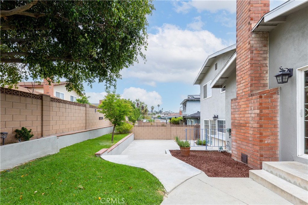 1635 N Greycastle Avenue