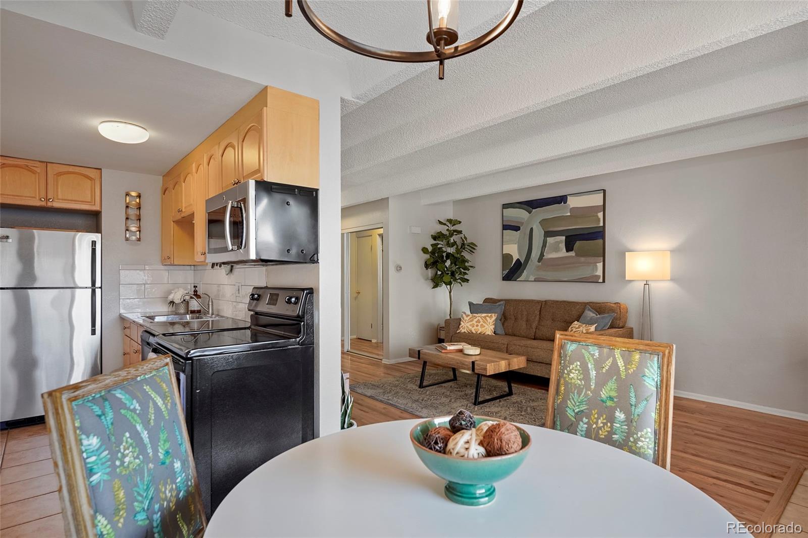 250 N pearl Unit: 206