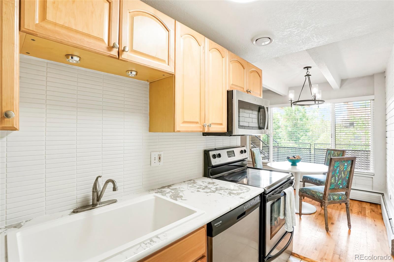 250 N pearl Unit: 206