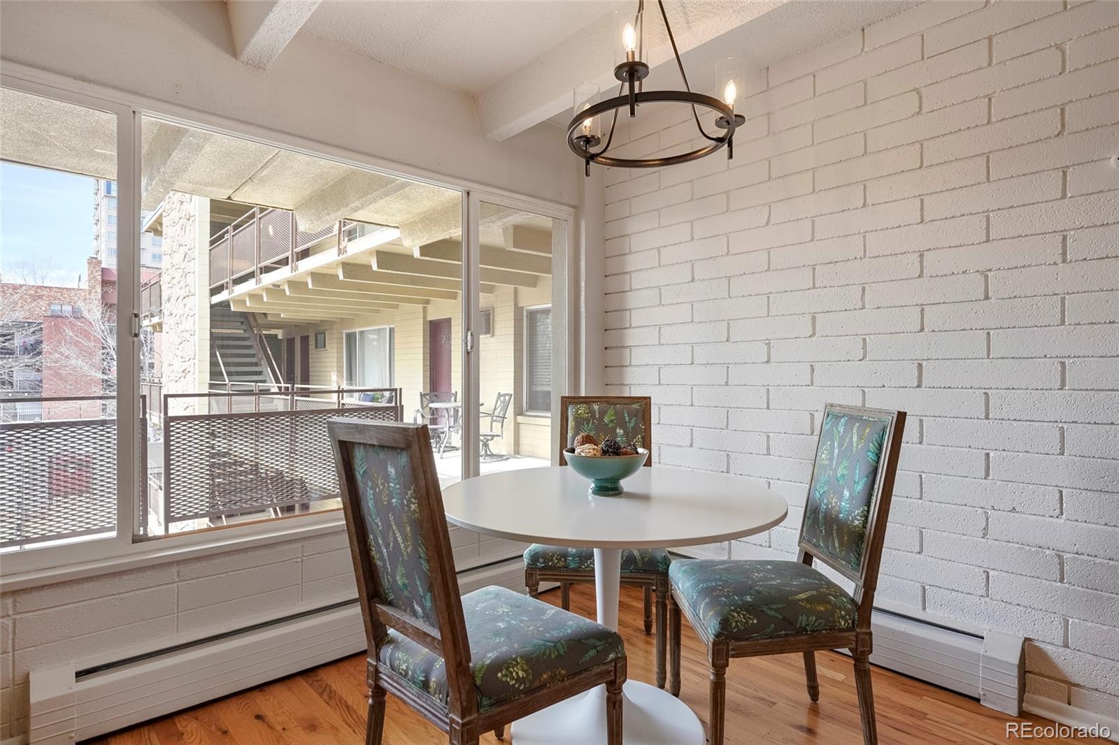 250 N pearl Unit: 206