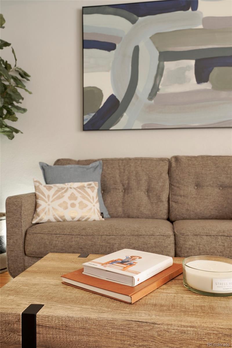 250 N pearl Unit: 206