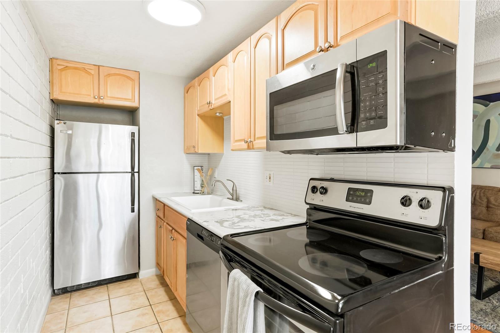 250 N pearl Unit: 206