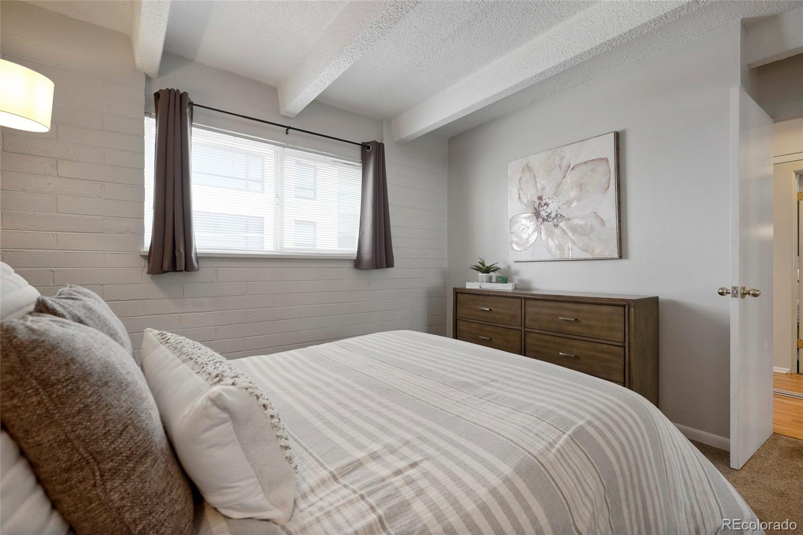250 N pearl Unit: 206