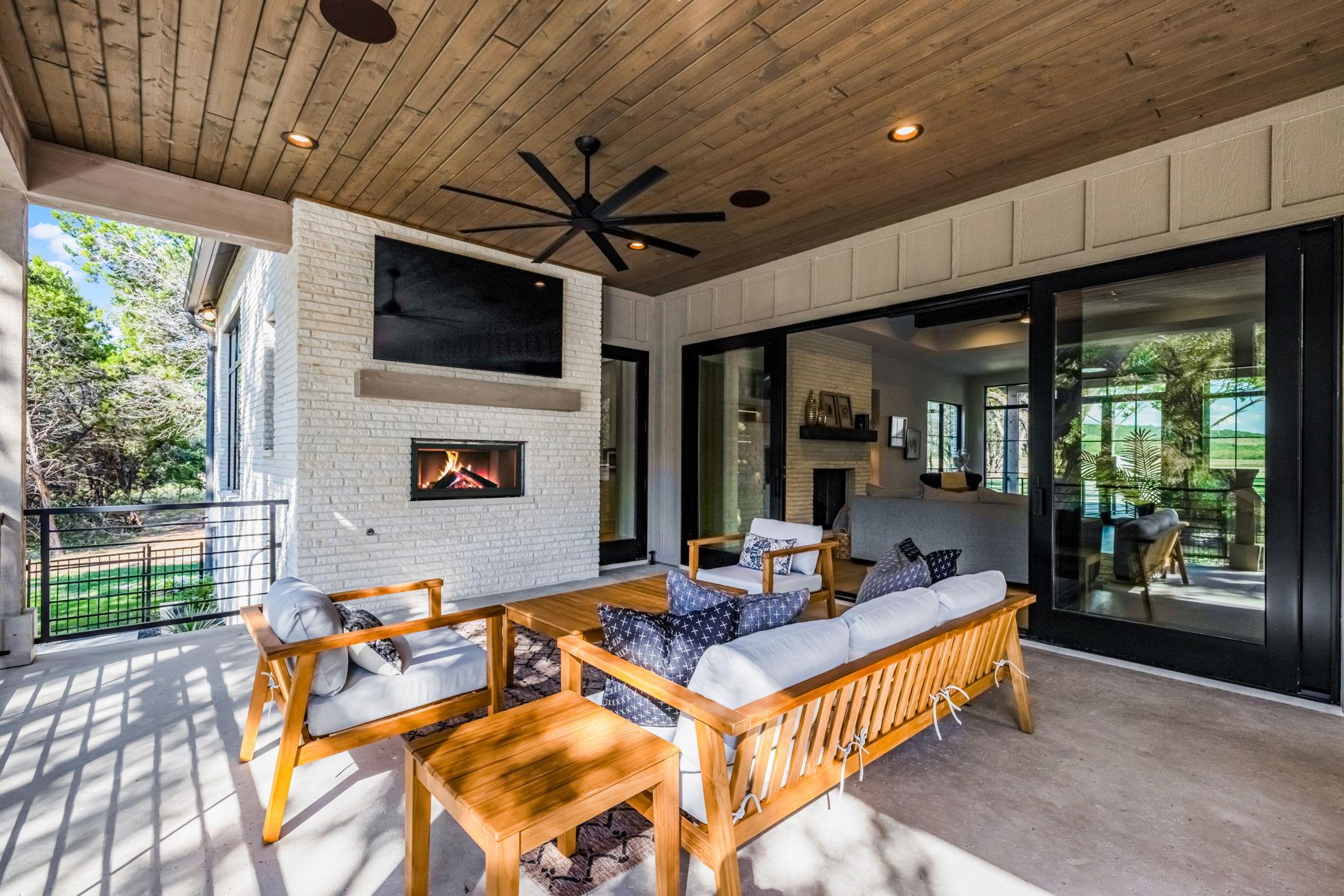 232 Riverfront DR, New Braunfels