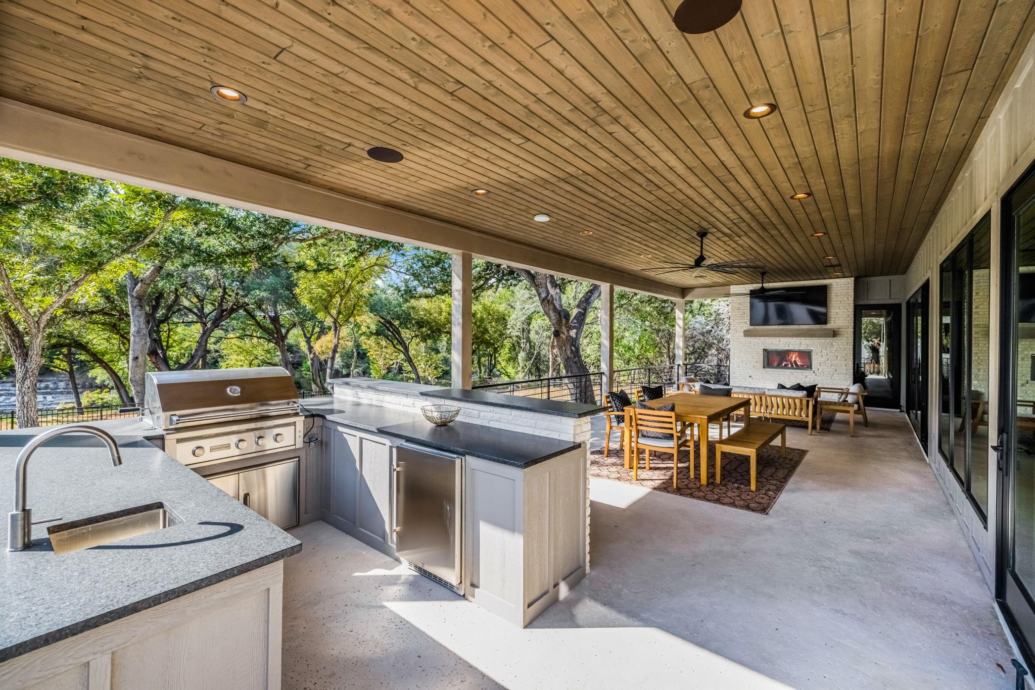 232 Riverfront DR, New Braunfels