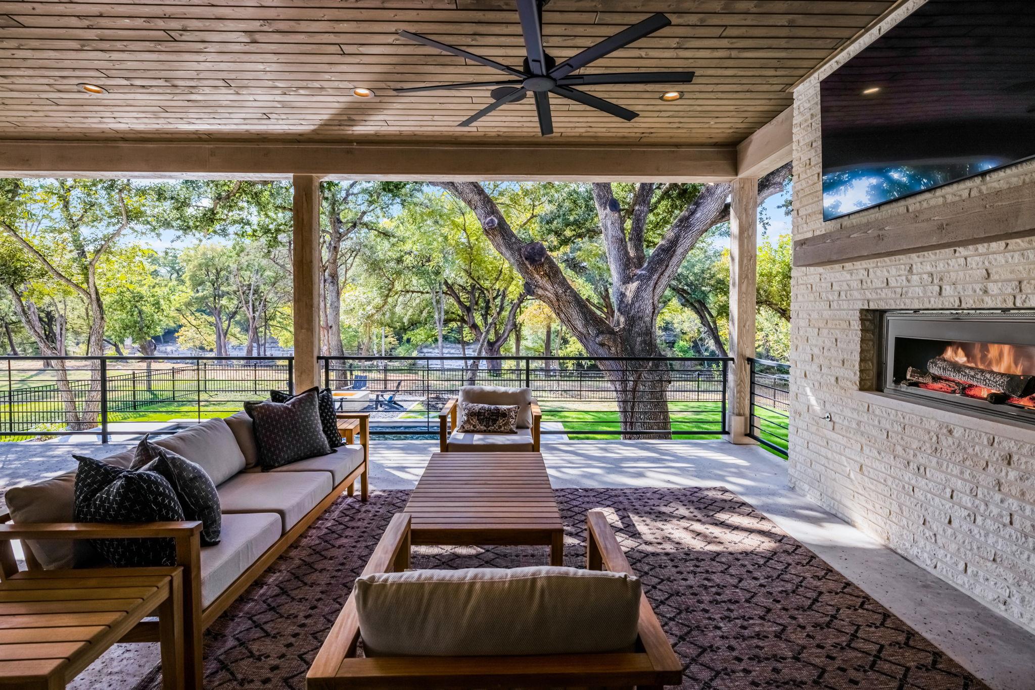 232 Riverfront DR, New Braunfels