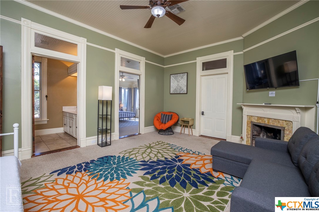 1207 N Austin Street