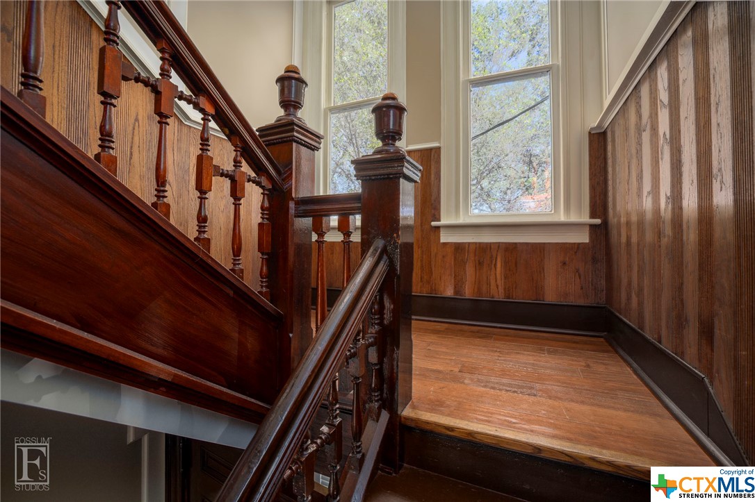 1207 N Austin Street