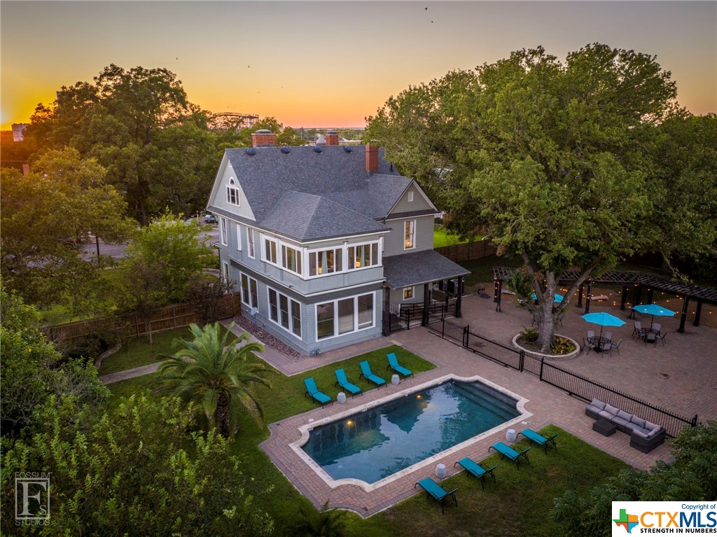 1207 N Austin Street