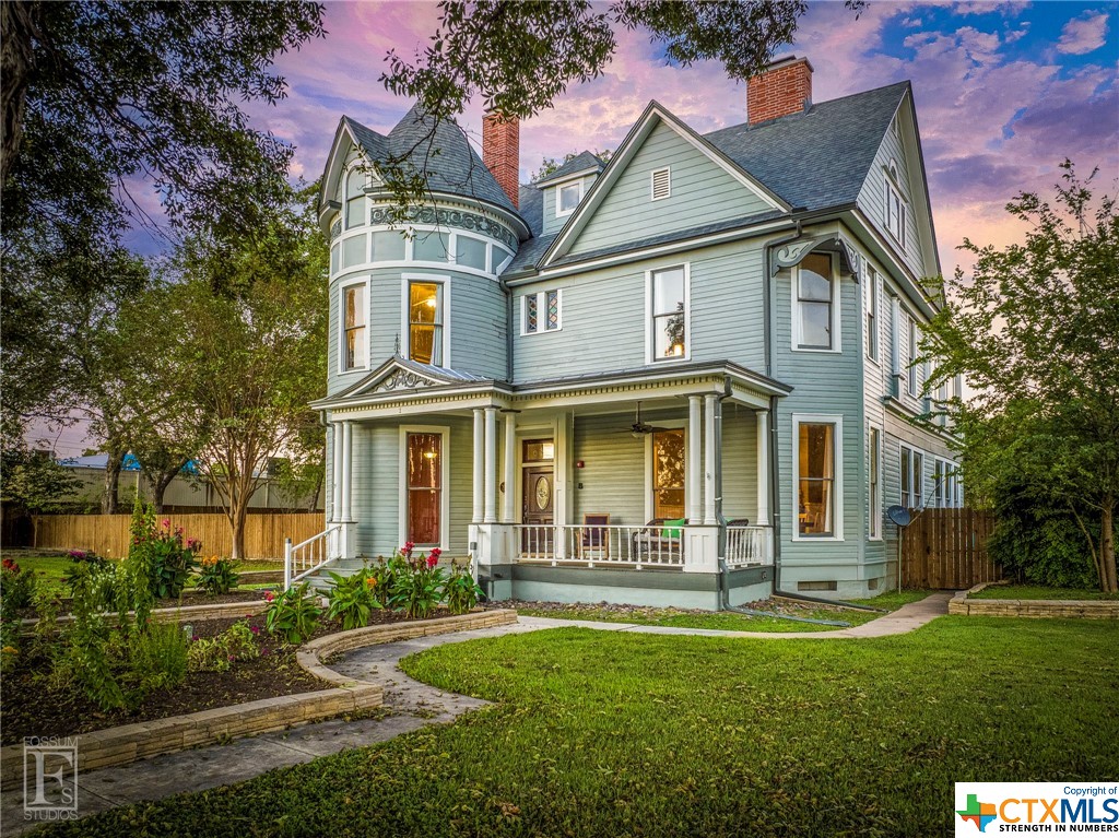 1207 N Austin Street