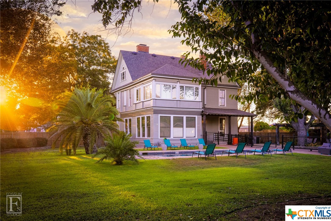 1207 N Austin Street