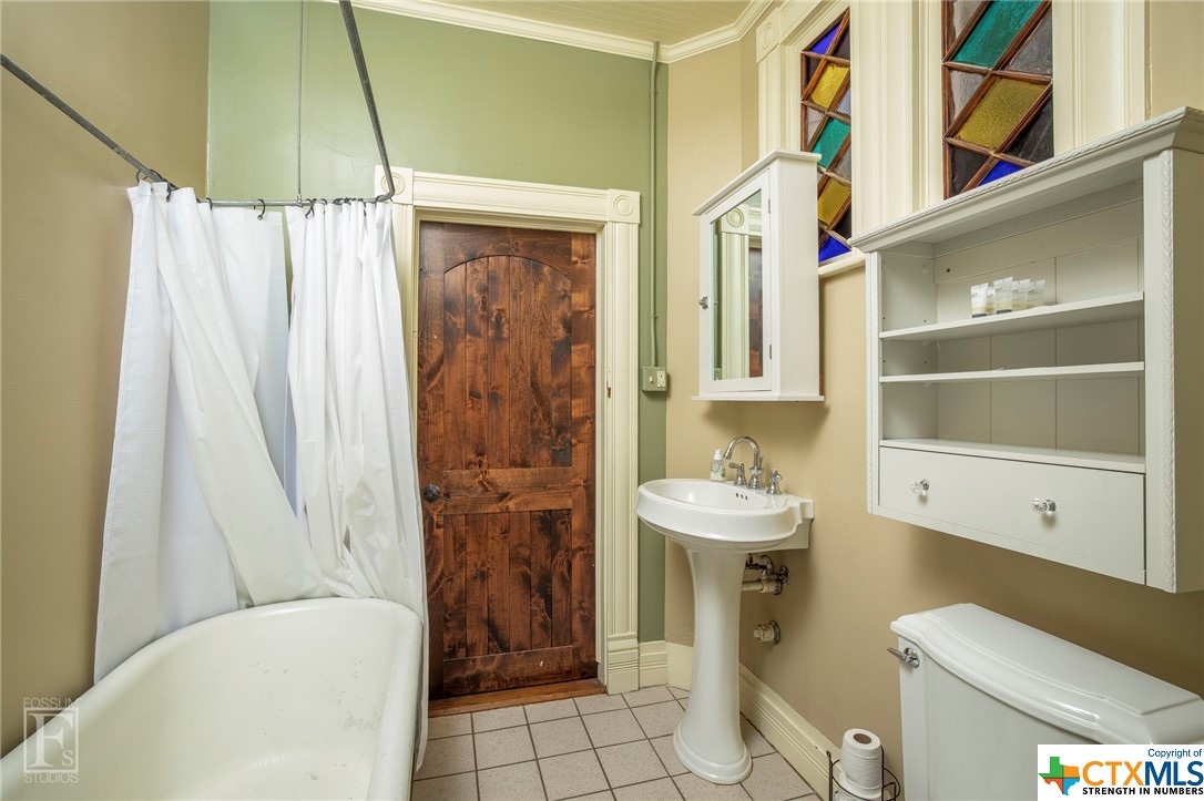 1207 N Austin Street