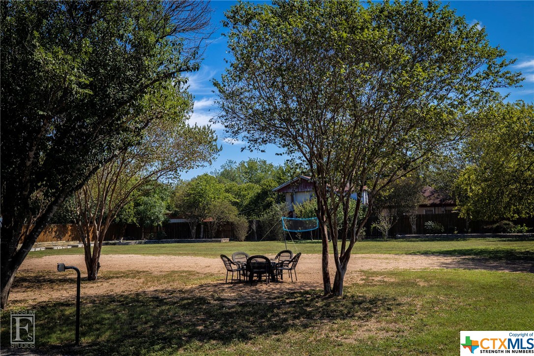 1207 N Austin Street