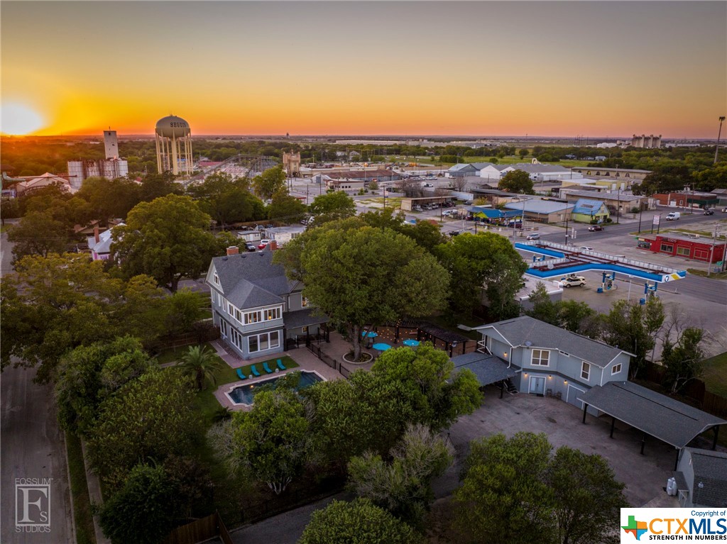 1207 N Austin Street