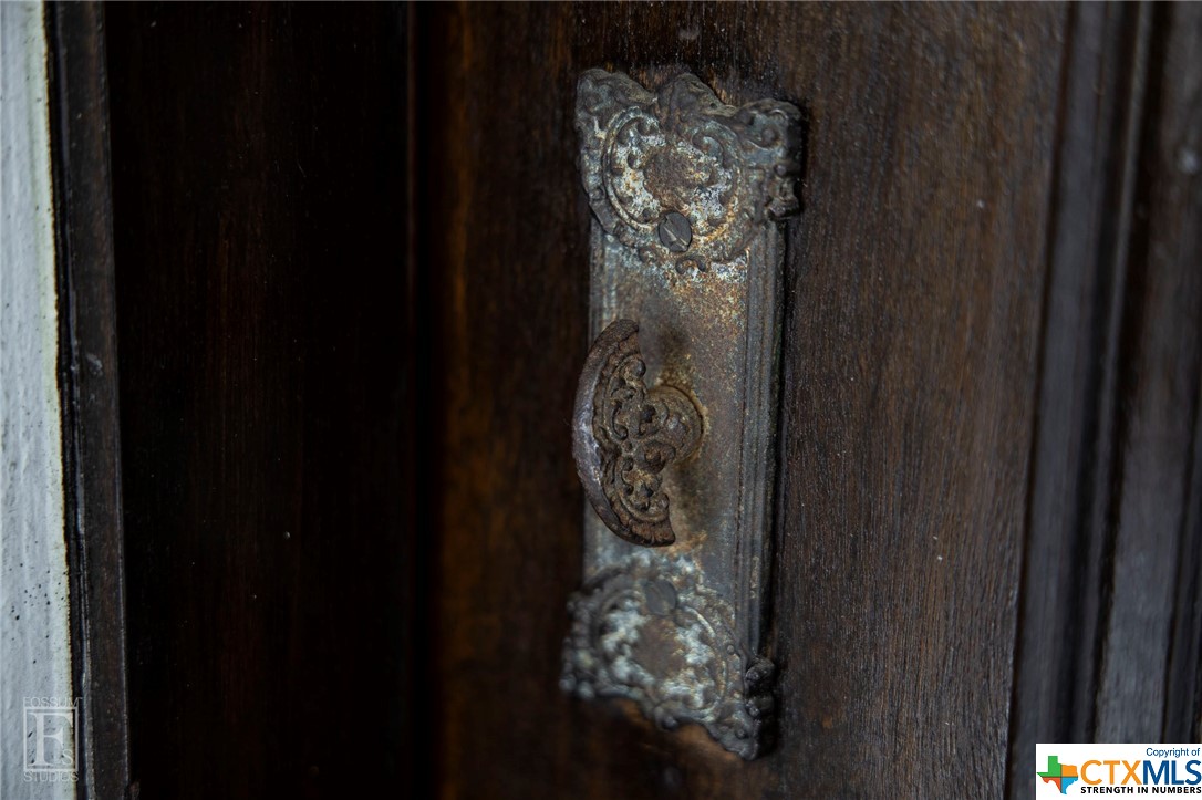 1207 N Austin Street