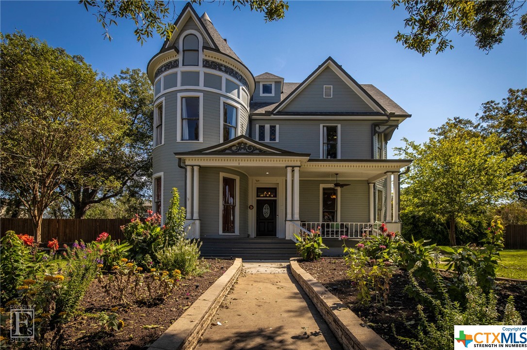 1207 N Austin Street