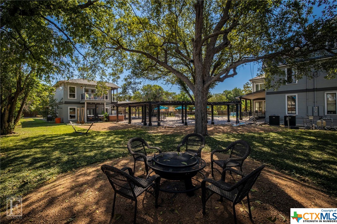 1207 N Austin Street