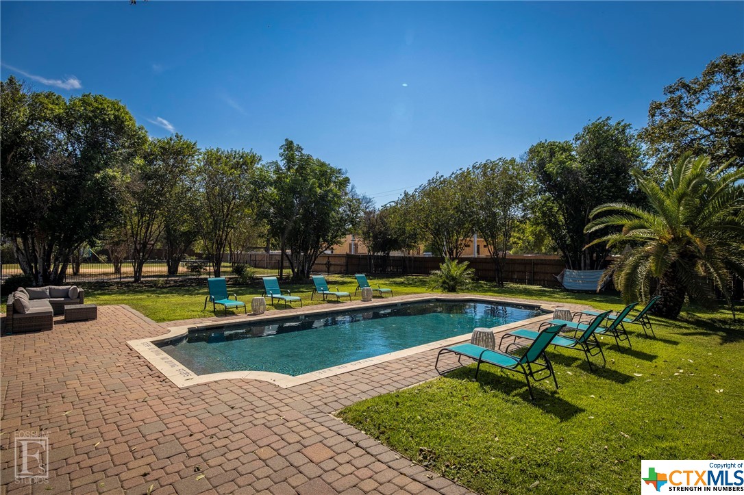 1207 N Austin Street