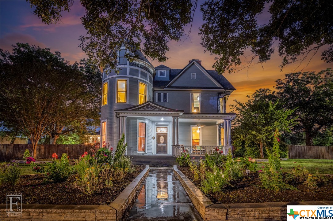 1207 N Austin Street