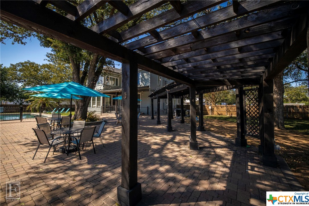 1207 N Austin Street