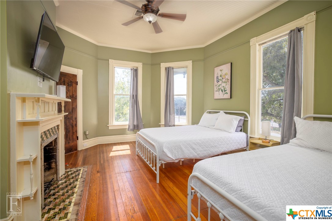 1207 N Austin Street