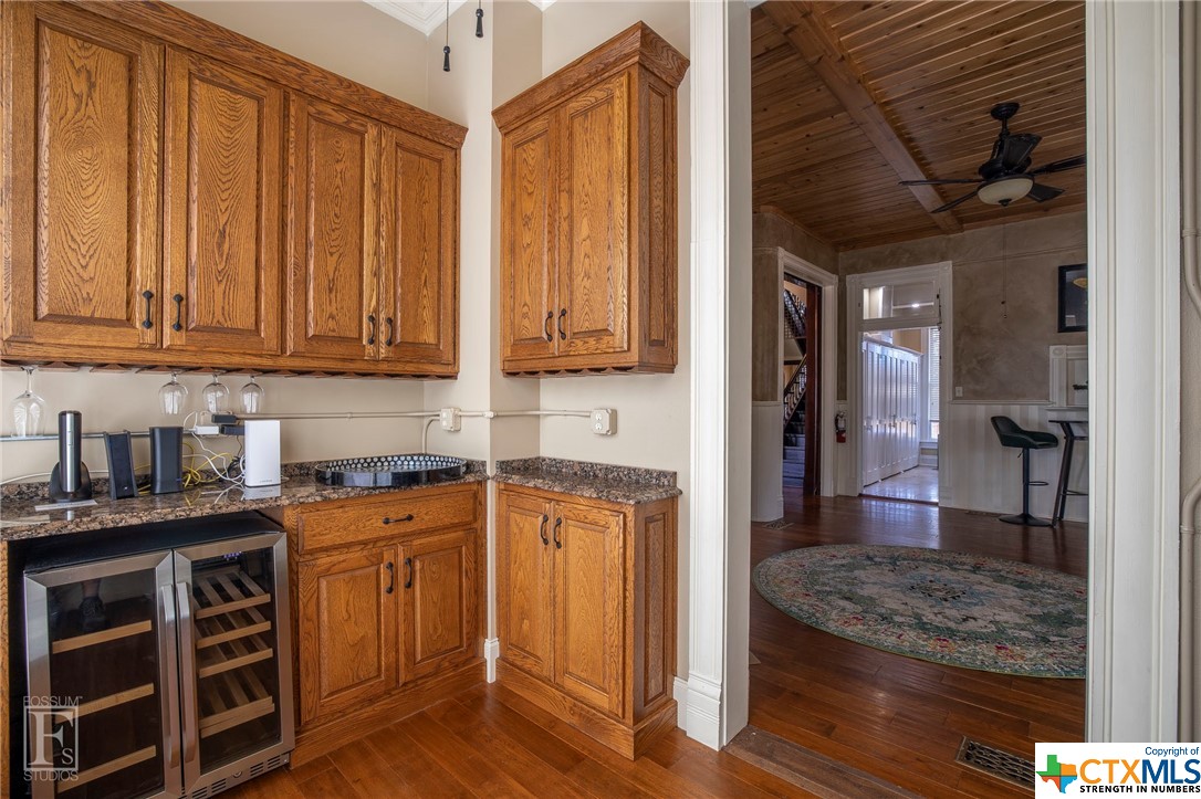 1207 N Austin Street