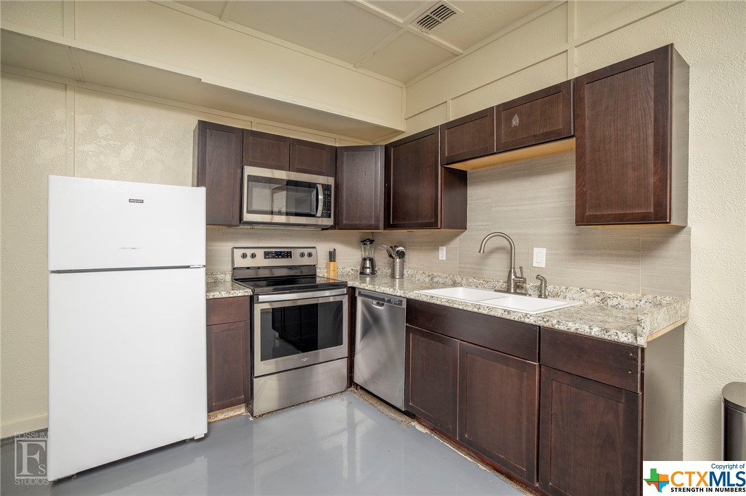 1207 N Austin Street