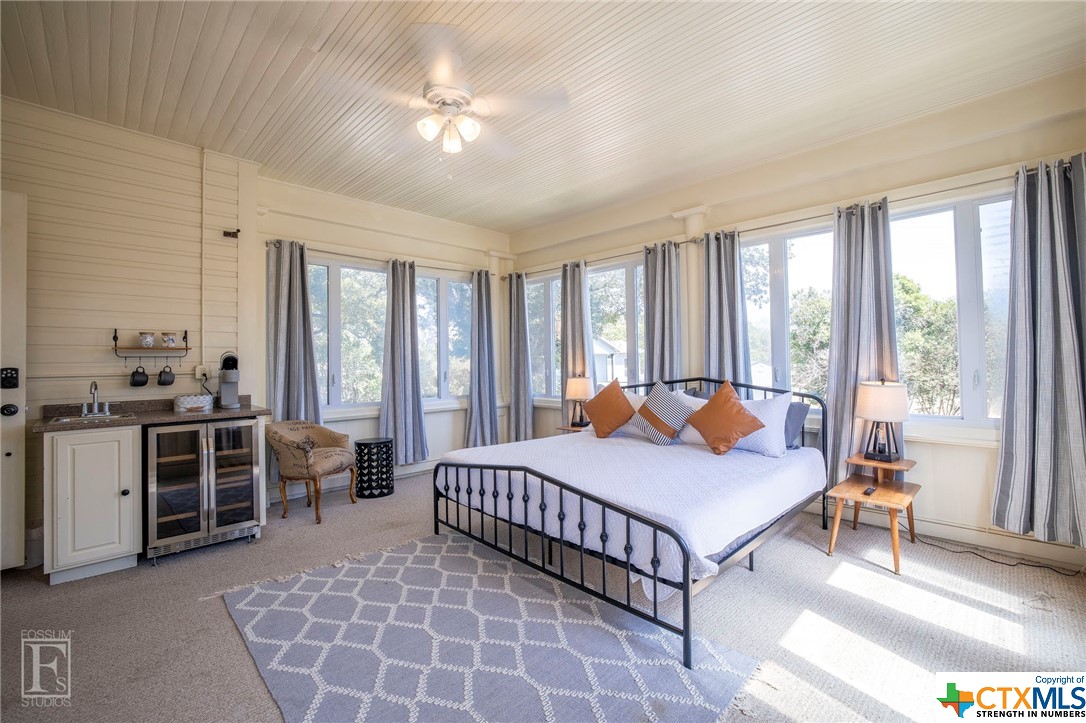 1207 N Austin Street