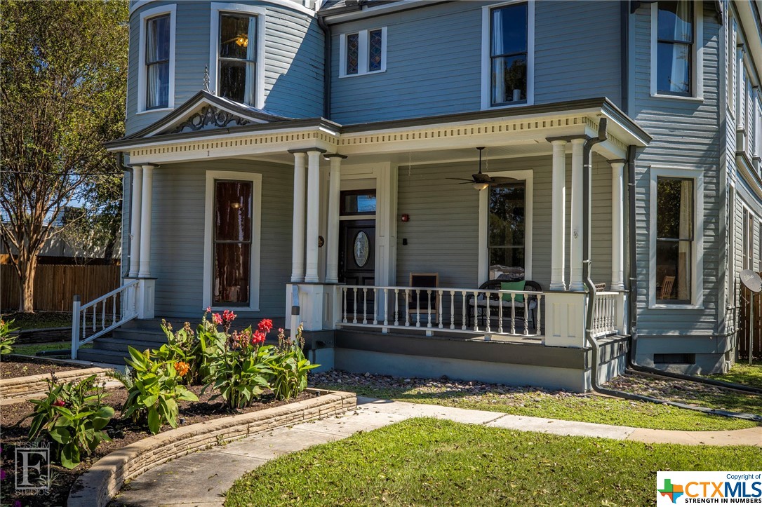 1207 N Austin Street