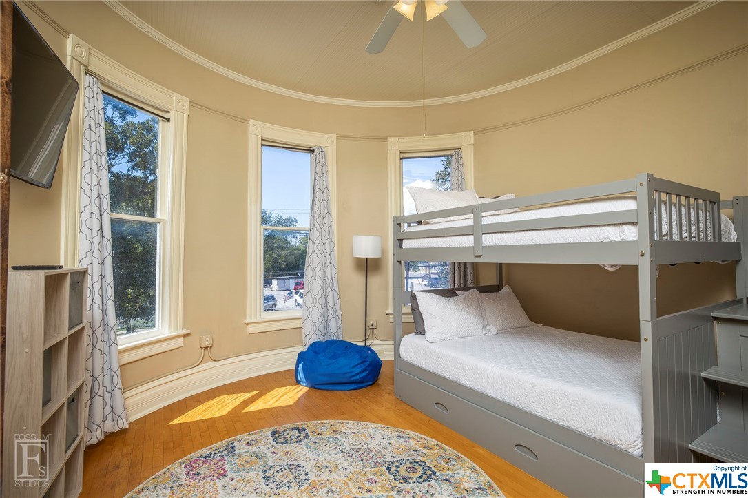 1207 N Austin Street