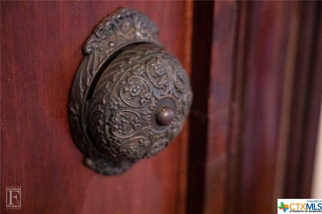 1207 N Austin Street