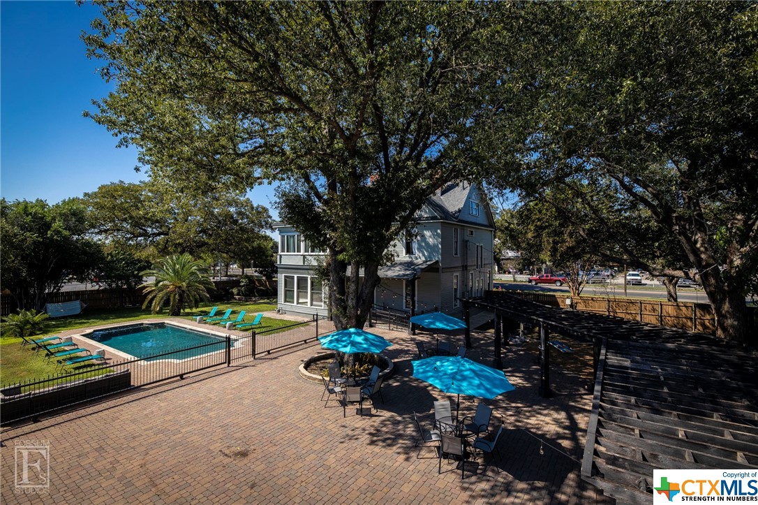 1207 N Austin Street