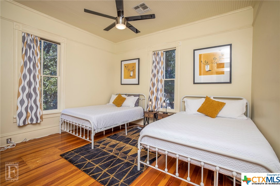 1207 N Austin Street