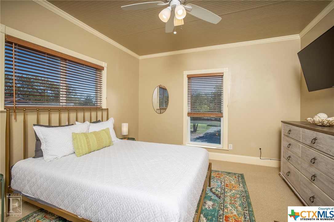 1207 N Austin Street