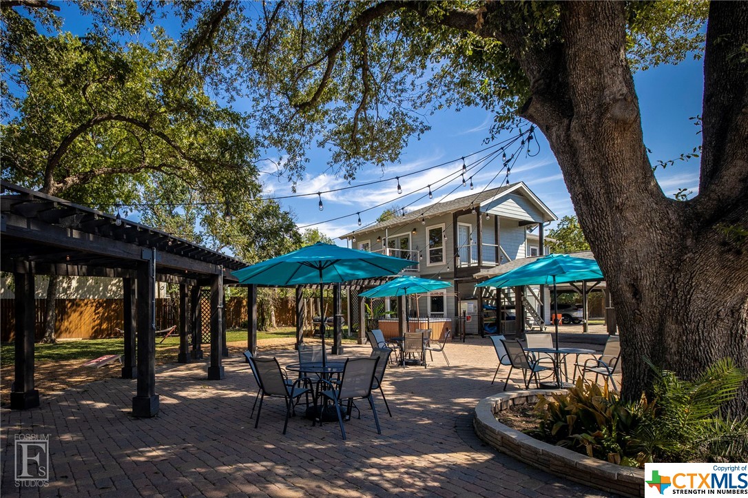 1207 N Austin Street