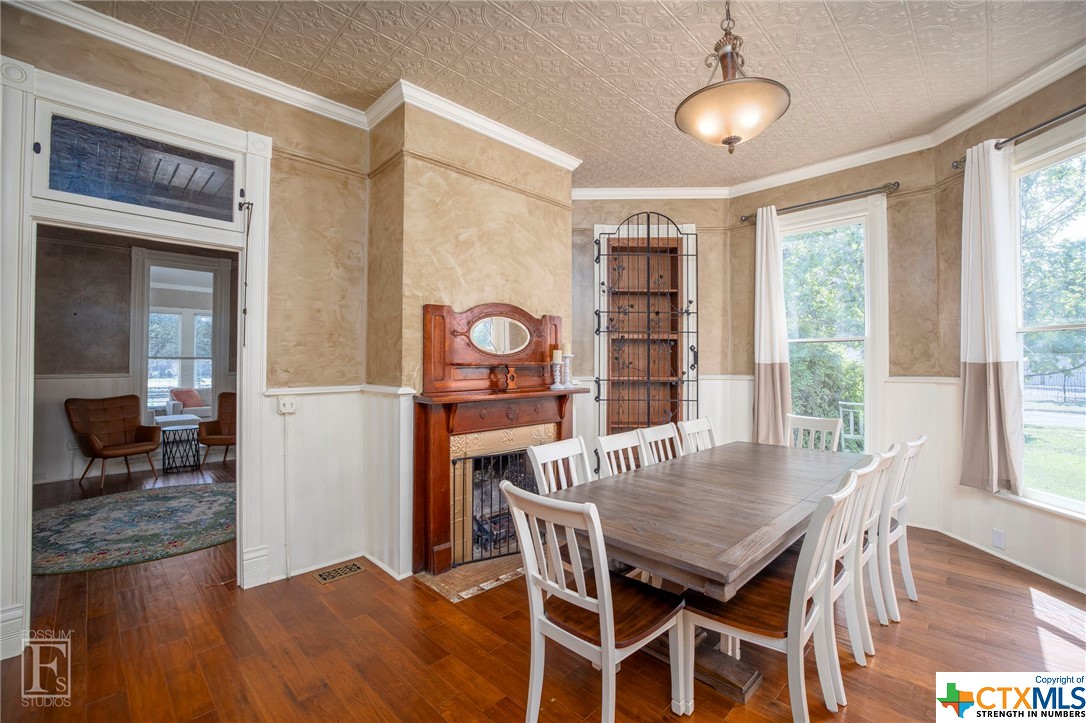 1207 N Austin Street