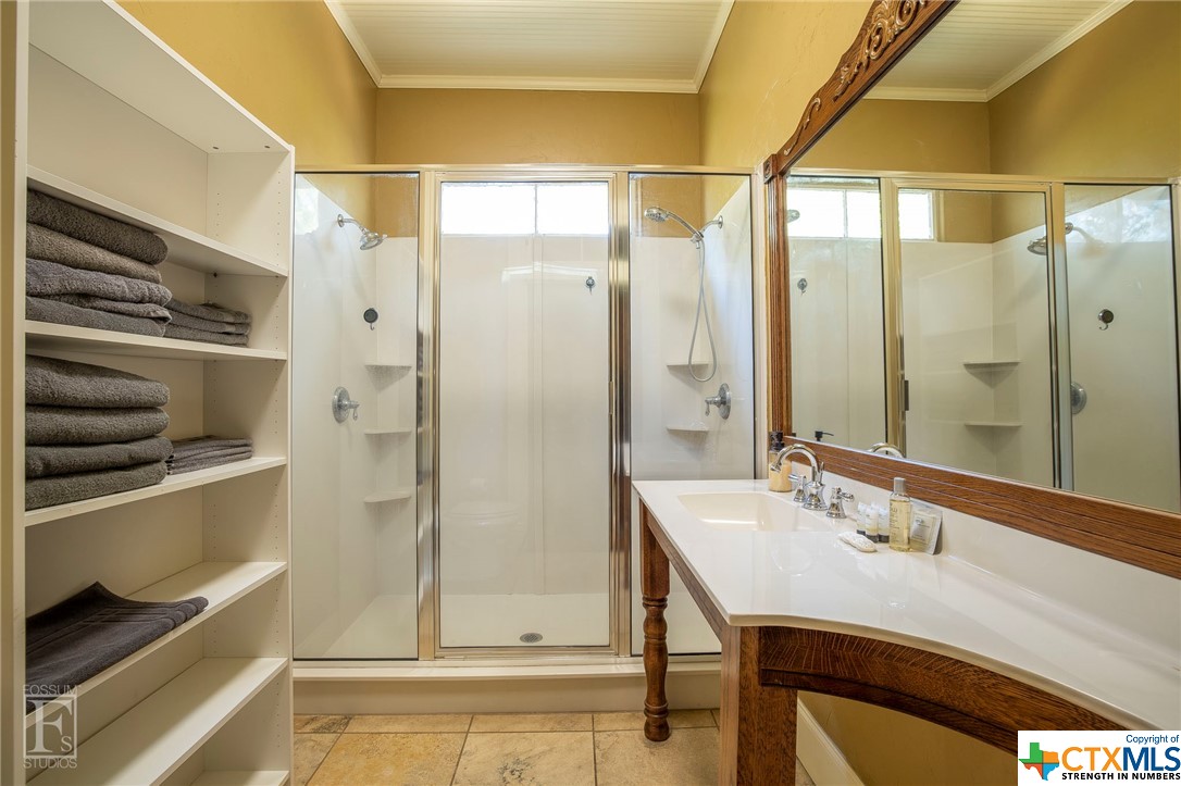 1207 N Austin Street