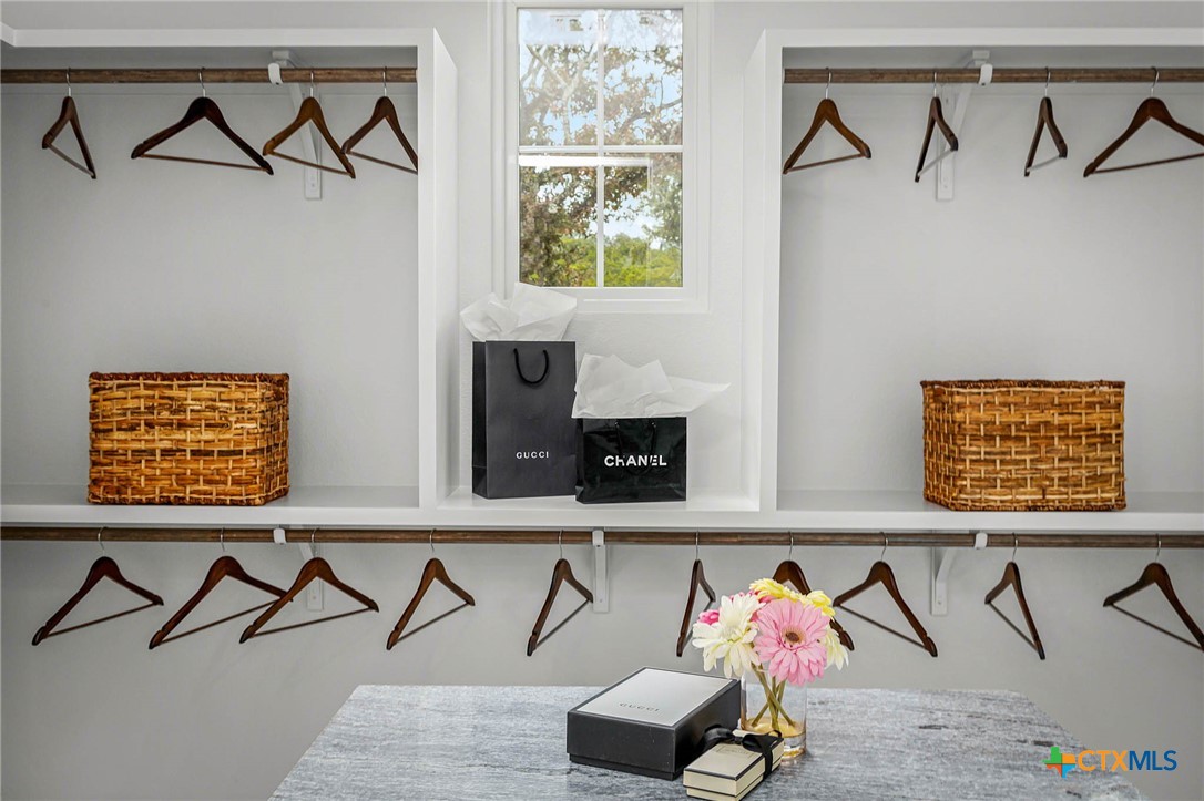 1621 Paradise Parkway