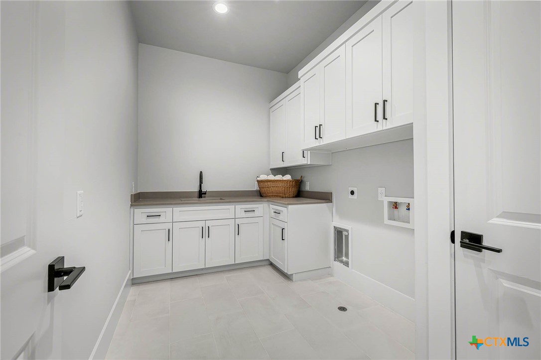 1621 Paradise Parkway