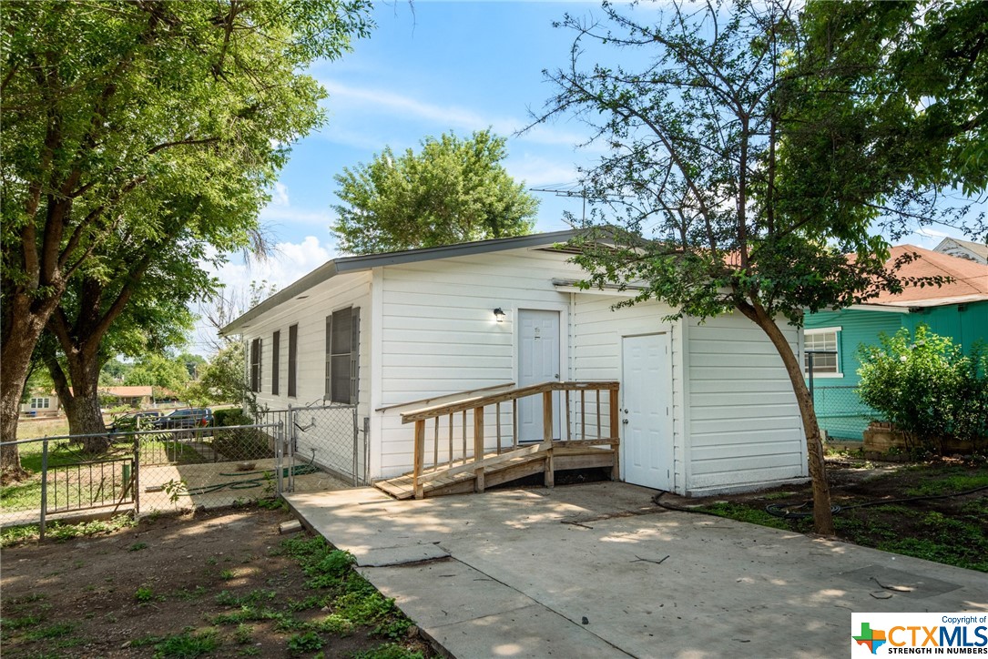 522 W Hollywood Avenue