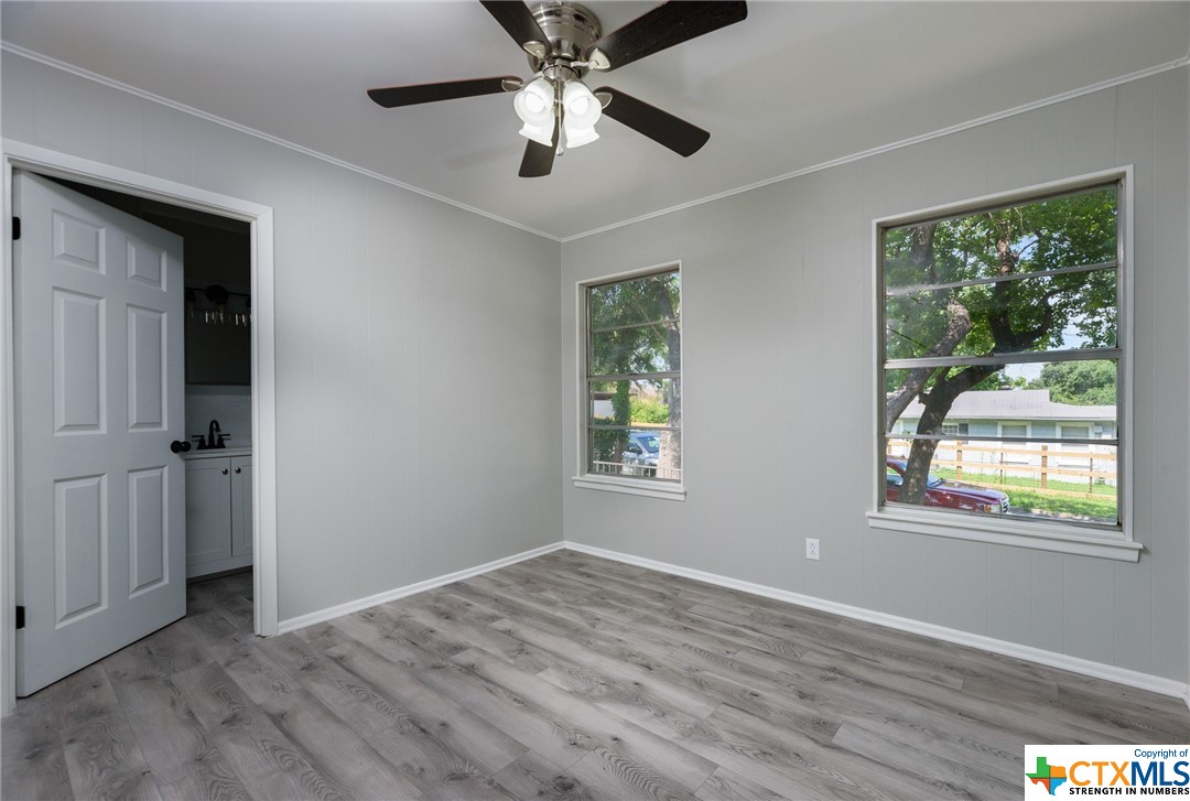 522 W Hollywood Avenue