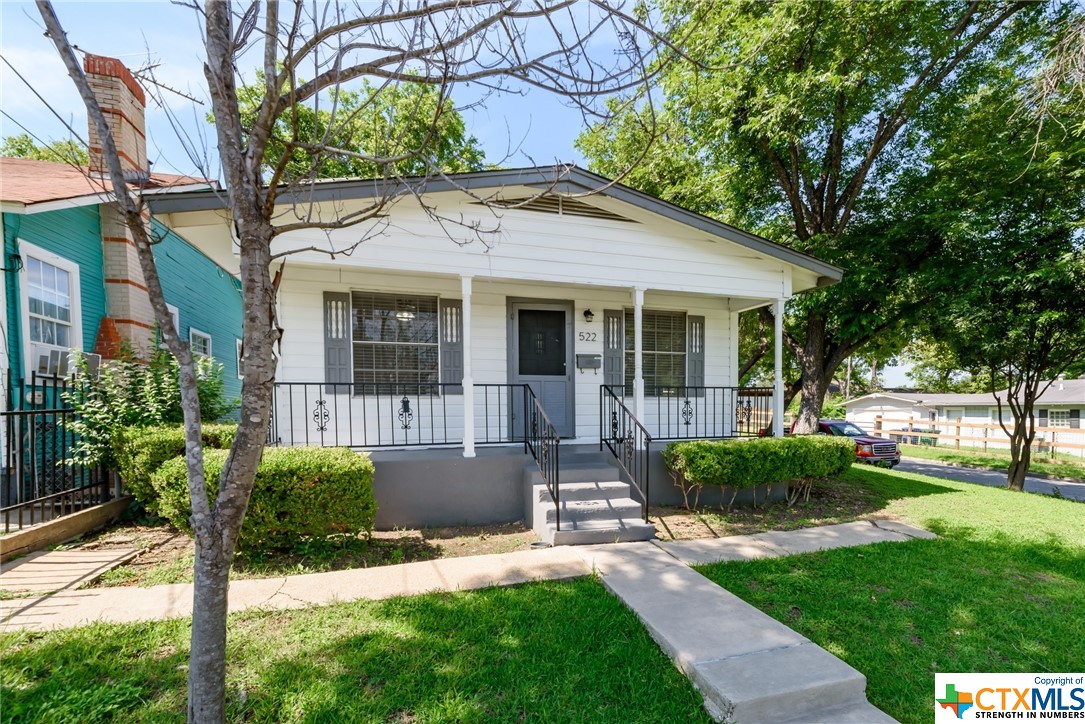 522 W Hollywood Avenue