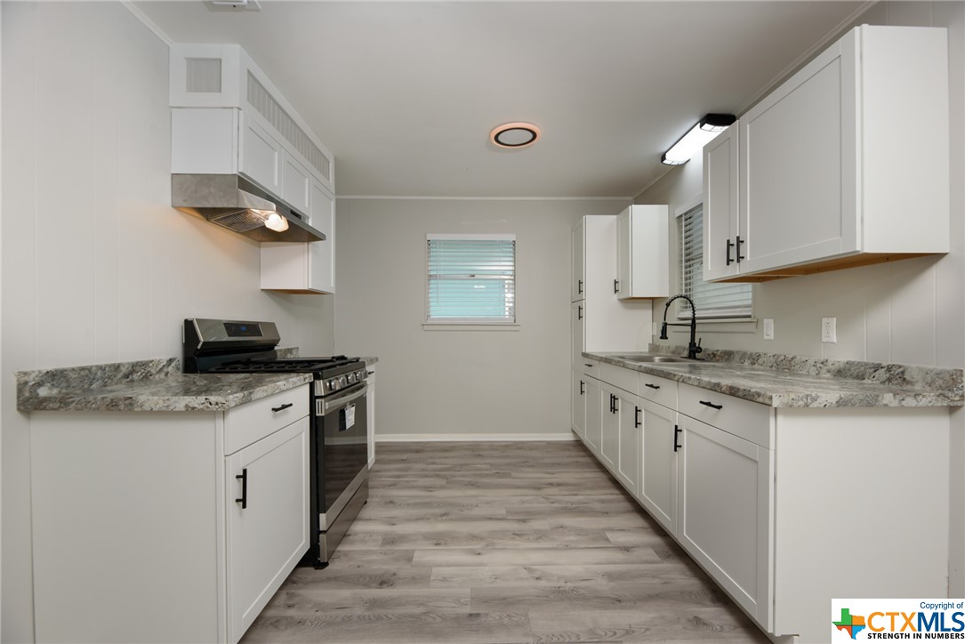 522 W Hollywood Avenue