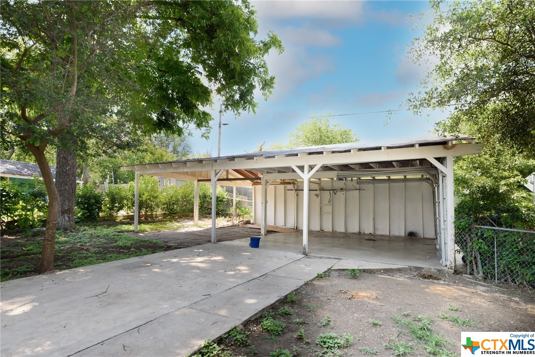 522 W Hollywood Avenue