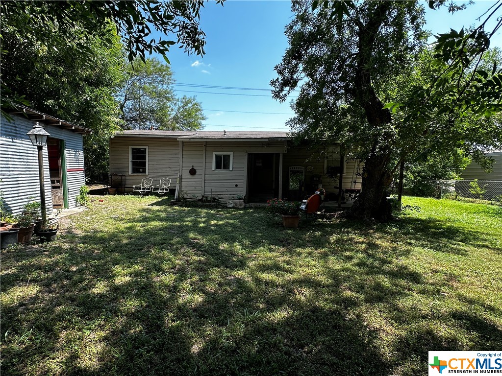 1055 W New Braunfels Street