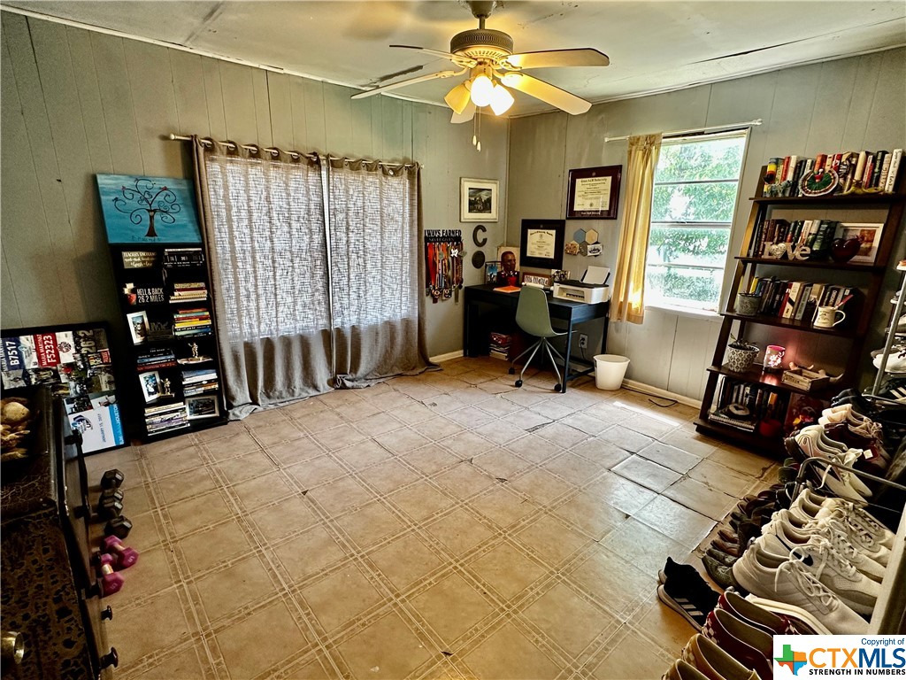 1055 W New Braunfels Street