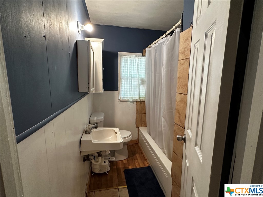 1055 W New Braunfels Street