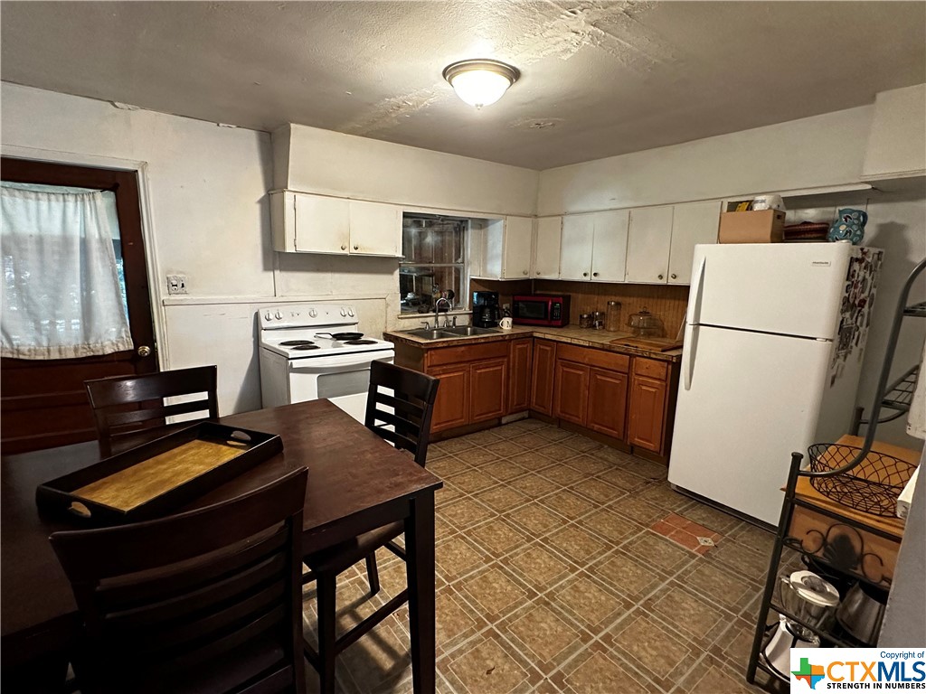 1055 W New Braunfels Street