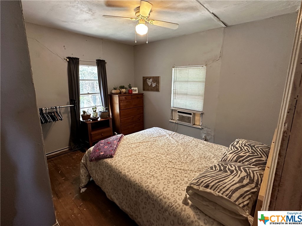 1055 W New Braunfels Street